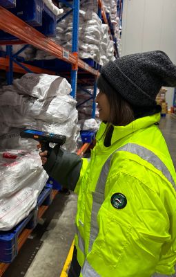 Kontrol Suhu dan Stock yang Akurat